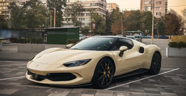 Новый BMW M5 и электрический Maybach: какие элитные авто недавно появились в Украине (фото)