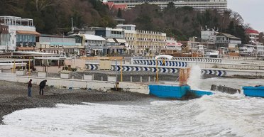 Беспрецедентная продолжительность: БПЛА атакуют Сочи в РФ почти сутки, в городе не работал аэропорт