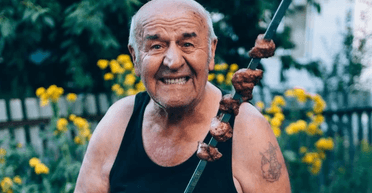 "Некому было вынести венки": как прошли похороны Деда Толи