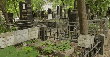 "Так сумно, що забувають": могила відомої української письменниці поросла бур'яном (фото)