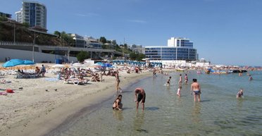 Добежать до укрытия за 5 минут. Защитят ли в Одессе отдыхающих на пляже от ракет ВС РФ