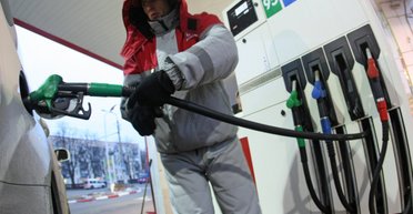 Топливный кризис в России усиливается: цены на бензин растут, вводятся новые лимиты на АЗС