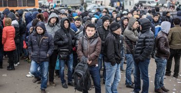 В Росії — нові проблеми: чому з країни планують виїхати трудові мігранти