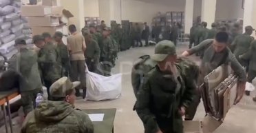 Кадрам не больше 72 часов: солдат КНДР экипируют в форму ВС РФ (видео)