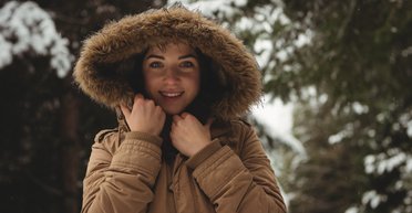 "В четыре раза теплее": девушка показала лайфхак с зимней курткой (видео)