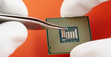 Чип, созданный на основе мозга, самостоятельно учится и исправляет ошибки