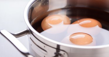 Як зварити яйця, щоб вони легко чистилися: дуже проста порада