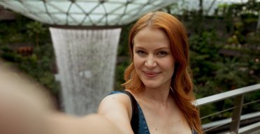 Коктейли и экскурсии: девушка неделю прожила в аэропорту и поделилась впечатлениями (видео)