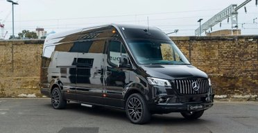 Роскошь по цене Bentley: как выглядит самый дорогой Mercedes Sprinter (видео)