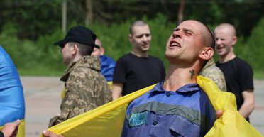 "Должны вернуть каждого": Украина и РФ начали обмен пленными, который имеет несколько этапов (видео)