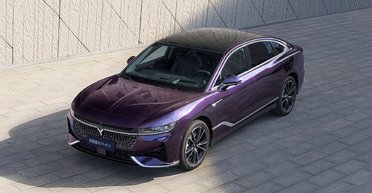 В Китае поступил в продажу роскошный седан с запасом хода 1260 км (фото)