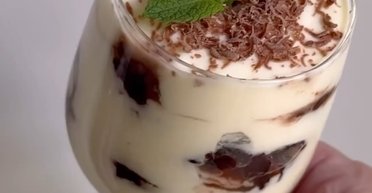 Десерт із чорносливом, томленим у вині: рецепт вишуканих ласощів