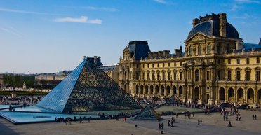 Лувр після пограбування наздогнала нова біда: що сталося цього разу