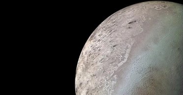 Незвичайні об'єкти Сонячної системи: чому супутник Нептуна Тритон такий дивний (фото)