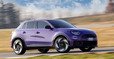 Недорогой спортивный электрокроссовер Fiat показали до презентации (фото)