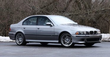 Культовая капсула времени: обнаружен знаменитый BMW 2002 года в новом состоянии (фото)