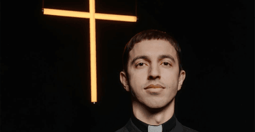 "Плюнули в обличчя": відомого співака звинуватили в богохульстві (фото)