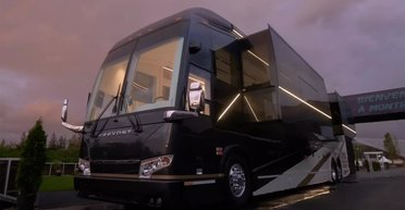 Дворец на колесах: в США создали роскошный автодом за $2,5 миллиона (видео)