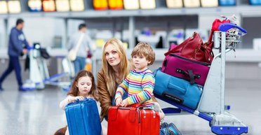 Виїзд дітей за кордон під час війни: що змінилося і які документи потрібні