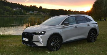 Шик, авангард и 300 сил: тест-драйв нового кроссовера DS7