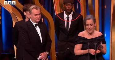 На церемонии BAFTA на сцену пробрался известный пранкер