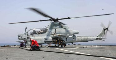 Ескалація в Перській затоці: іранські сили погрожували вертольотам ВМС США (відео)