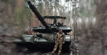 В армии РФ показали "танк-мутант" Т-62М с защитой "Реликт" (фото)