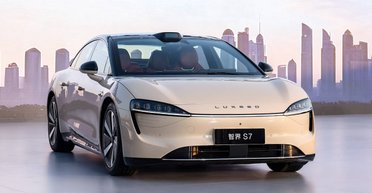 В Китае поступил в продажу стильный электромобиль от Huawei с запасом хода 855 км (фото)