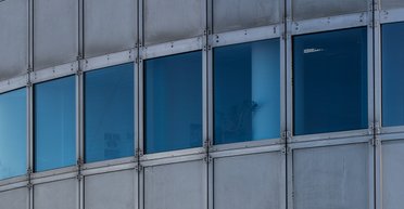 Превратит окно в генератор: создана прозрачная солнечная панель с рекордным КПД