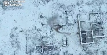 Минус наблюдательный пункт и блиндаж: бойцы показали, как "снежинки" с неба целят в ВС РФ (видео)