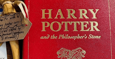 Пережила пожежу: рідкісну книгу про Гаррі Поттера продадуть за приголомшливу суму (фото)