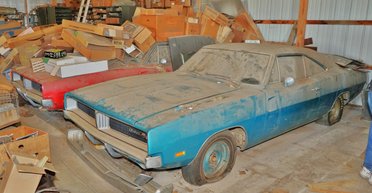 На старом складе нашли заброшенную коллекцию редких американских ретро-авто (видео)