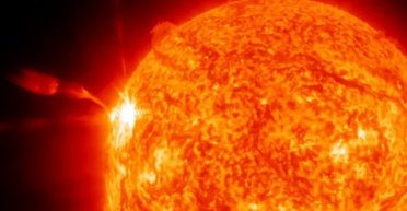 Найпотужніший спалах на Сонці 2025 року спричинив блекаут на Землі: це лише початок (відео)