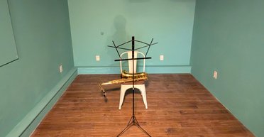 "Дивне підземелля": у будинку бабусі десятиліттями ховалася загадкова кімната (фото)