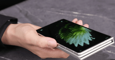 Боротьба за найтонший смартфон: у Samsung з'явився несподіваний конкурент (фото)