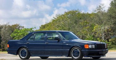 Раритет за $350 000: на аукцион выставили уникальный седан Mercedes W126 AMG (фото)