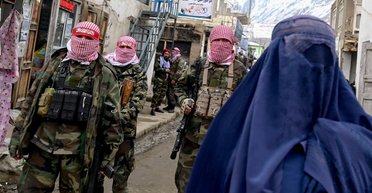 Талибы запретили женщинам петь и смотреть на мужчин: в Афганистане ужесточили законы