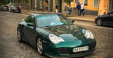 Спорткар на каждый день: в Киеве заметили редкий Porsche 2000-х (фото)