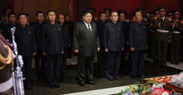 Ким Чен Ын посетил похороны пропагандиста, создавшего культ личности вокруг его семьи