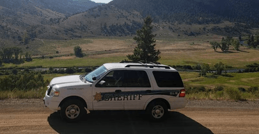 "Намагалися зупинити": сім'я, знайдена мертвою в лісі, хотіла жити "поза мережею" (фото)