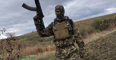 Расследователи установили личность оккупанта, который расстрелял 6 бойцов ВСУ и рассказали новые подробности