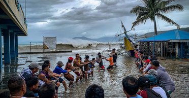 Супертайфун "Фунг-Вонг" налетел на Филиппины и движется к Тайваню: миллион человек остались без крова (видео)