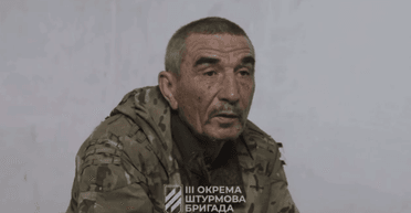 Жил в окопе с трупами: Третья штурмовая захватила в плен крупную партию оккупантов (видео)