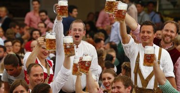 Премия алкоголем: в Германии бесплатно раздадут пиво ради повышения явки на выборы в Бундестаг