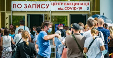 Коронавирус наступает. Когда будет новый локдаун и какие льготы обещают привитым от COVID