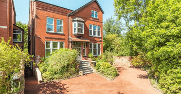 Роскошный семейный дом выставили на продажу: сюрприз внутри удивил всех (фото)