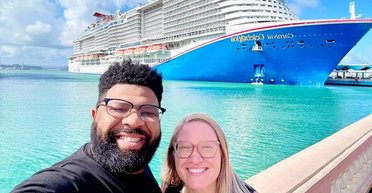 Семейная пара продала имущество и переехала жить на круизный лайнер