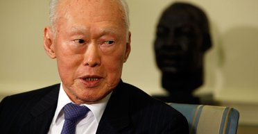 Первым делом посадите троих друзей. Пригодятся ли Украине рецепты реформ Ли Куан Ю