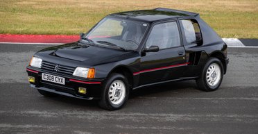 Старый 38-летний Peugeot ушел с молотка по цене нового суперкара Ferrari (фото)