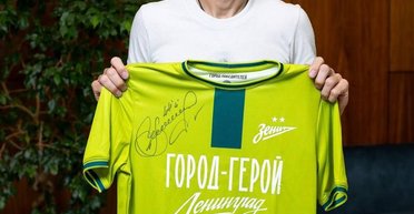 Екс-гравець збірної України Анатолій Тимощук передав свою футболку на аукціон на підтримку ЗС РФ